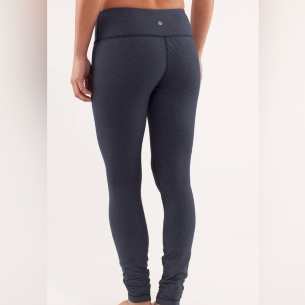 Lululemon Wunder Under Diamond Dot Print Size 6